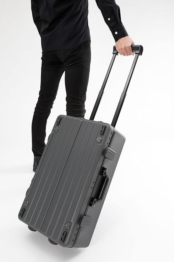 BOSS BCB-1000 Heavy Duty Suitcase-Style Guitar Effects Maximum Protection with Retractable Handle, Wheels and Removable Aluminium Pedal Board BOSS BCB-1000 Heavy Duty Suitcase-Style Guitar Effects Maximum Protection with Retractable Handle, Wheels and Removable Aluminium Pedal Board