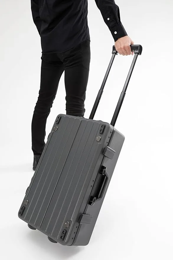 BOSS BCB-1000 Heavy Duty Suitcase-Style Guitar Effects Maximum Protection with Retractable Handle, Wheels and Removable Aluminium Pedal Board