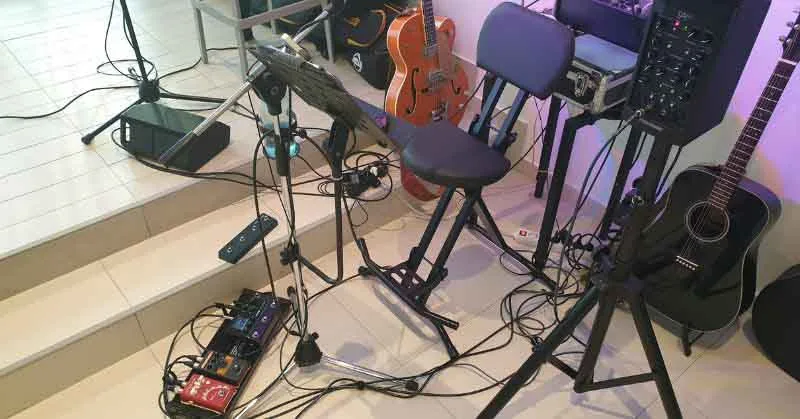 Acoustic and electric guitar for solo gigs