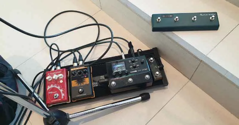 Small pedalboard for guitar and vocals